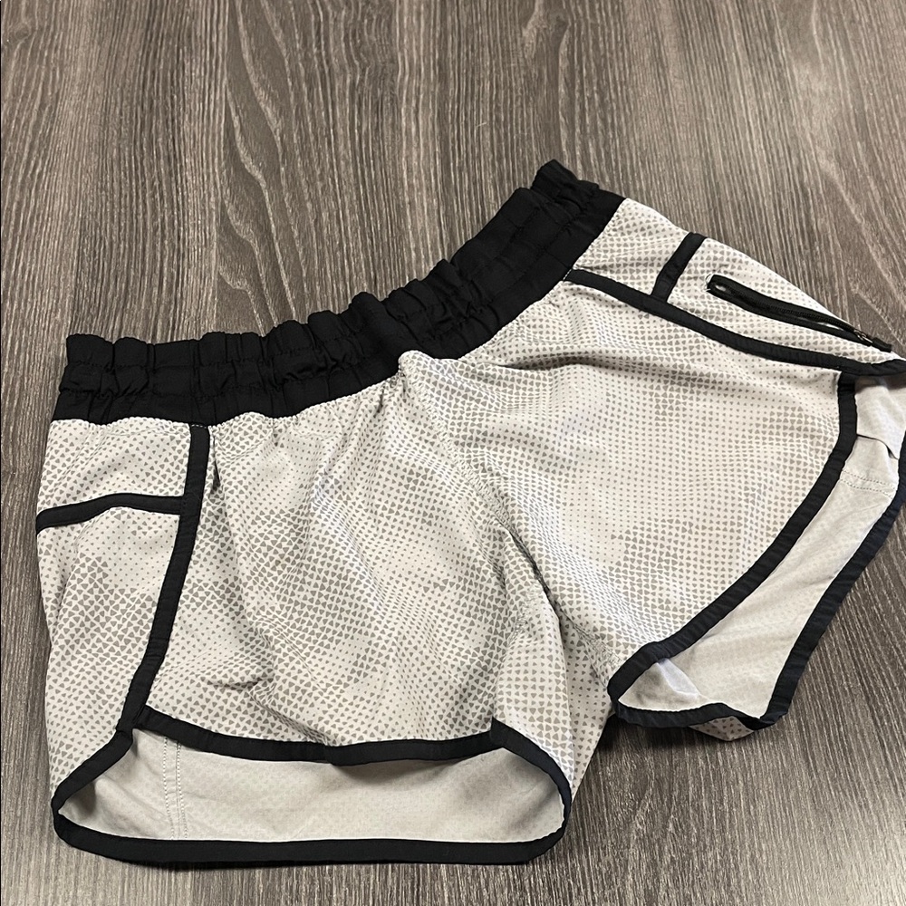 Lululemon tracker shorts 4